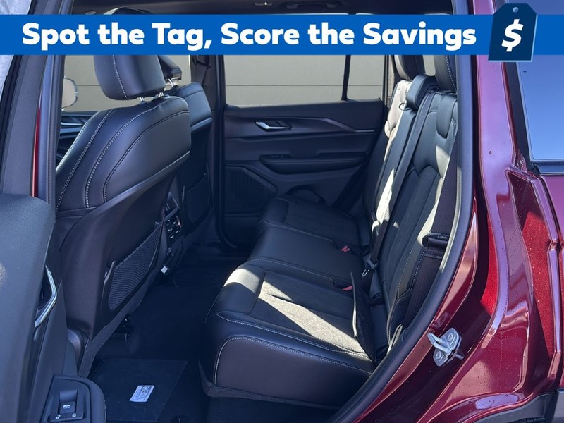 Jeep Grand Cherokee Vehicle Full-screen Gallery Image 17