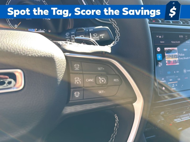 Jeep Grand Cherokee Vehicle Full-screen Gallery Image 19