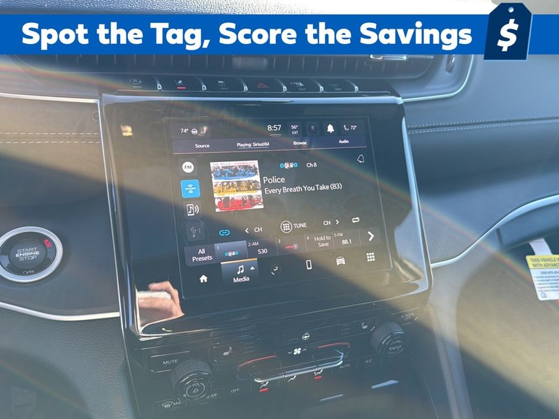 Jeep Grand Cherokee Vehicle Full-screen Gallery Image 22