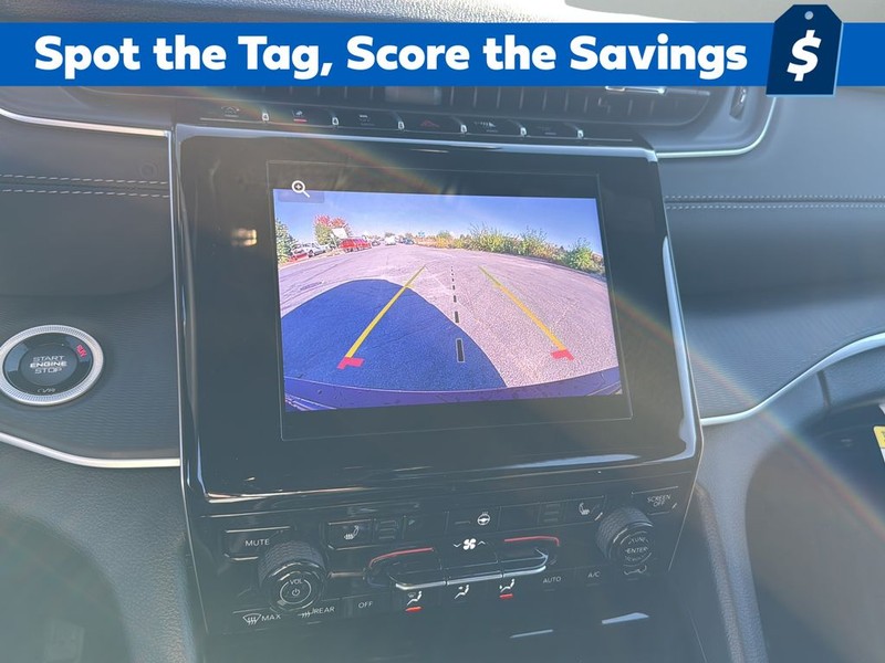 Jeep Grand Cherokee Vehicle Full-screen Gallery Image 23