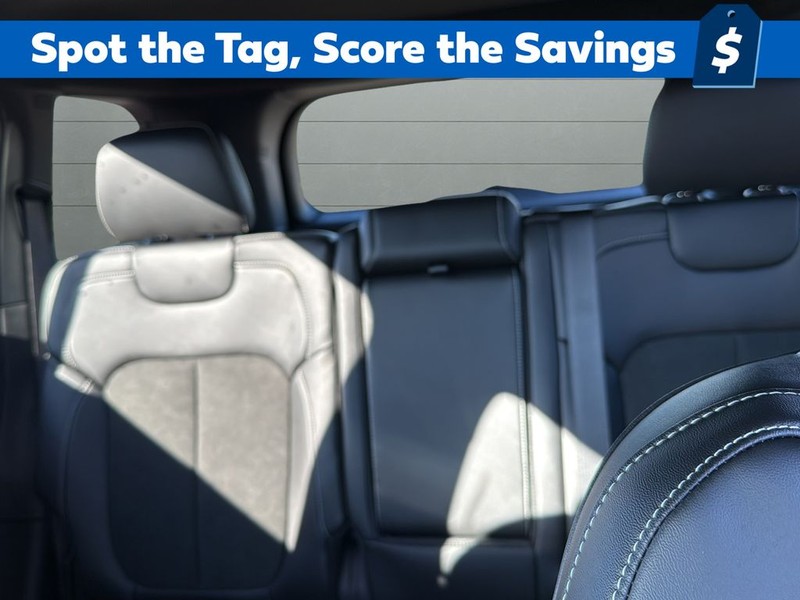 Jeep Grand Cherokee Vehicle Full-screen Gallery Image 28