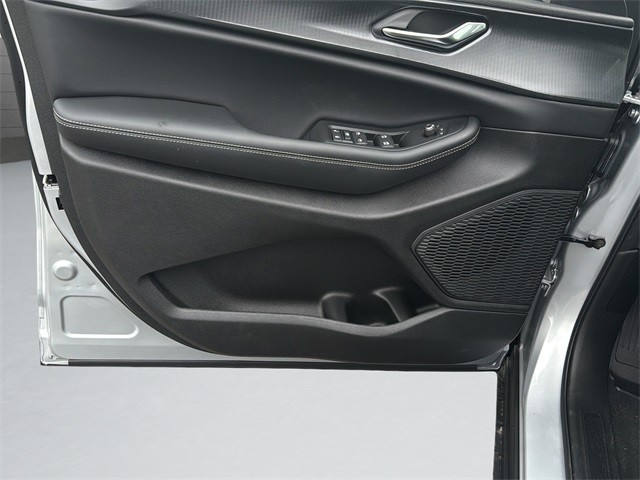 Jeep Grand Cherokee Vehicle Full-screen Gallery Image 11