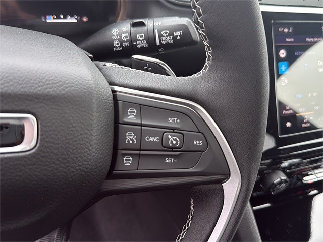 Jeep Grand Cherokee Vehicle Full-screen Gallery Image 19