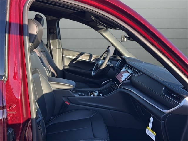 Jeep Grand Cherokee Vehicle Full-screen Gallery Image 15