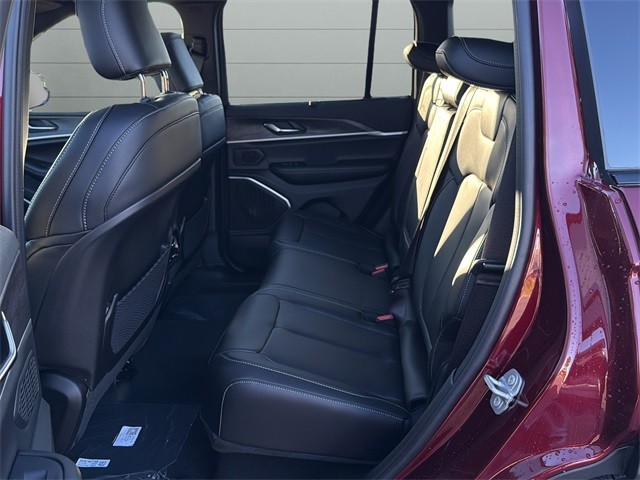 Jeep Grand Cherokee Vehicle Full-screen Gallery Image 17