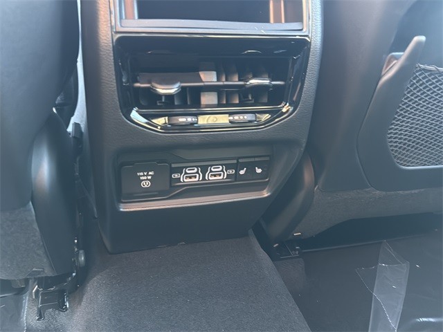 Jeep Grand Cherokee Vehicle Full-screen Gallery Image 18