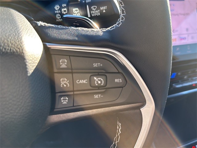 Jeep Grand Cherokee Vehicle Full-screen Gallery Image 19