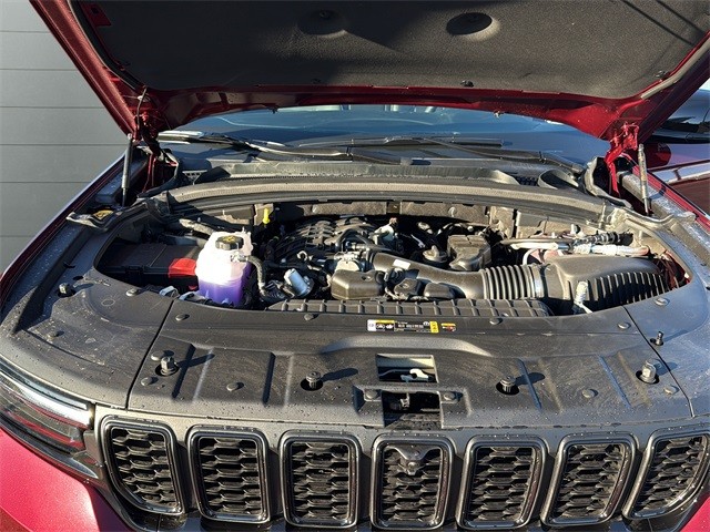 Jeep Grand Cherokee Vehicle Full-screen Gallery Image 20