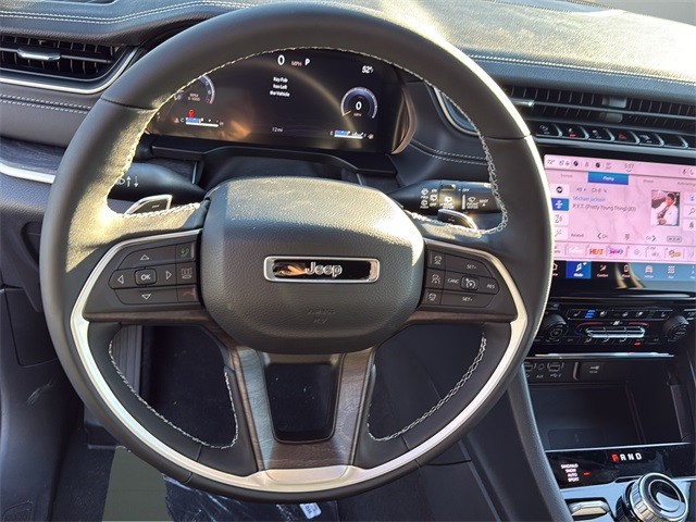 Jeep Grand Cherokee Vehicle Full-screen Gallery Image 27