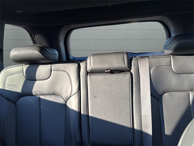 Jeep Grand Cherokee Vehicle Full-screen Gallery Image 28