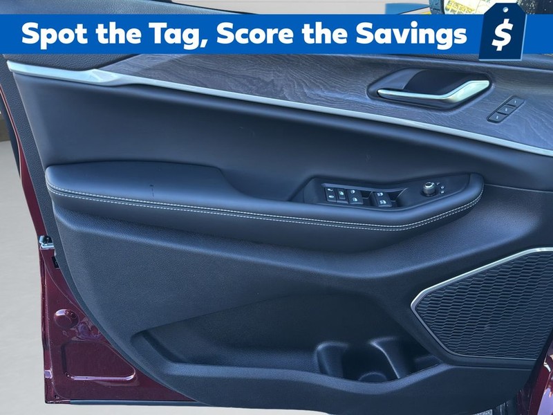 Jeep Grand Cherokee Vehicle Full-screen Gallery Image 11