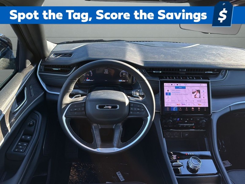 Jeep Grand Cherokee Vehicle Full-screen Gallery Image 12