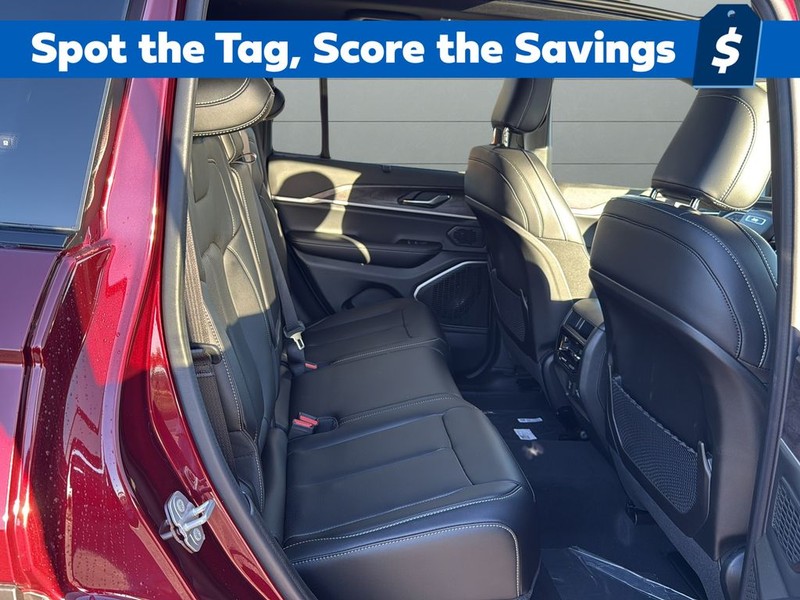 Jeep Grand Cherokee Vehicle Full-screen Gallery Image 14