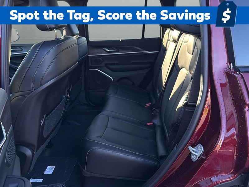 Jeep Grand Cherokee Vehicle Full-screen Gallery Image 17