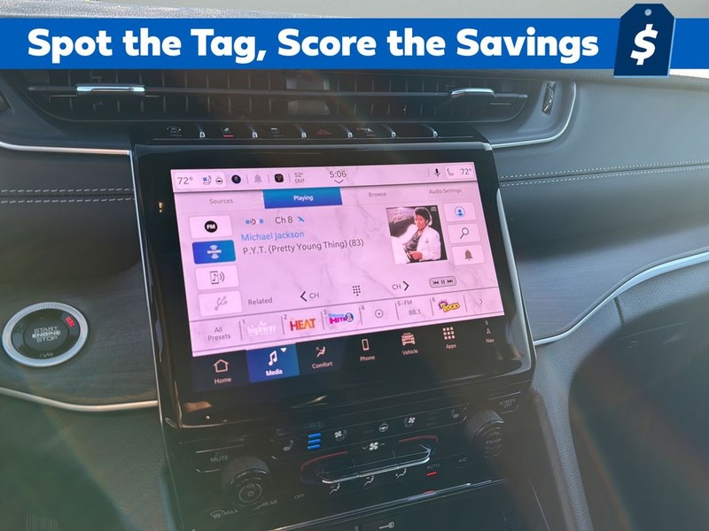 Jeep Grand Cherokee Vehicle Full-screen Gallery Image 22