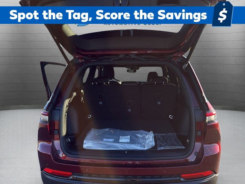 Jeep Grand Cherokee Vehicle Full-screen Gallery Image 26