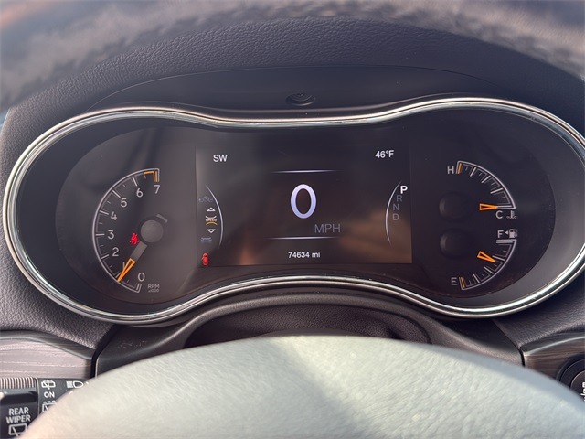 Jeep Grand Cherokee Vehicle Full-screen Gallery Image 13