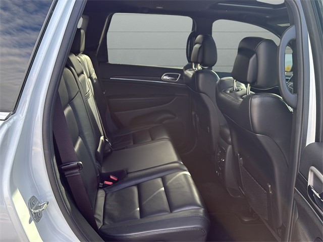 Jeep Grand Cherokee Vehicle Full-screen Gallery Image 14