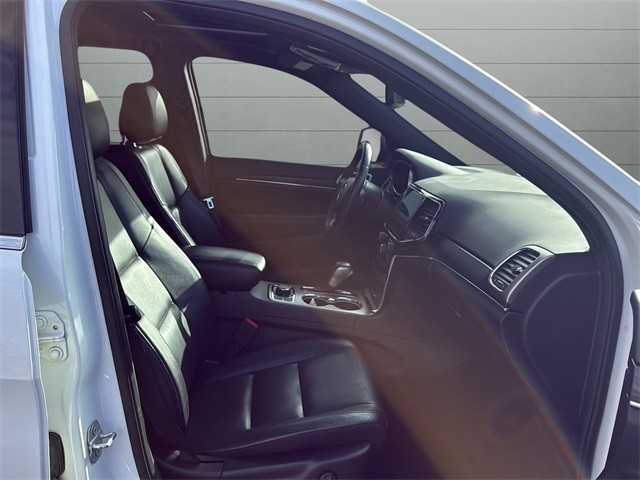 Jeep Grand Cherokee Vehicle Full-screen Gallery Image 15