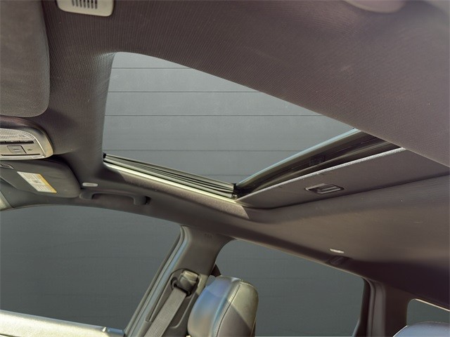 Jeep Grand Cherokee Vehicle Full-screen Gallery Image 16