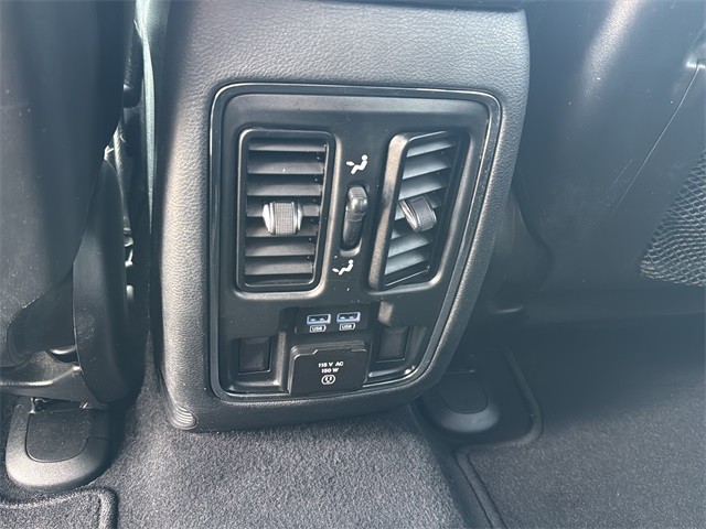 Jeep Grand Cherokee Vehicle Full-screen Gallery Image 18