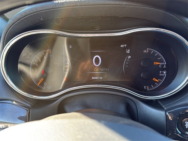 Jeep Grand Cherokee Vehicle Full-screen Gallery Image 13