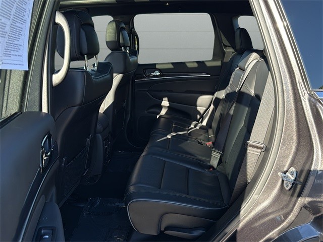 Jeep Grand Cherokee Vehicle Full-screen Gallery Image 17