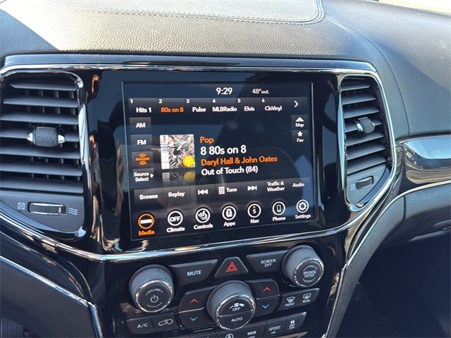 Jeep Grand Cherokee Vehicle Full-screen Gallery Image 21