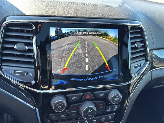 Jeep Grand Cherokee Vehicle Full-screen Gallery Image 22