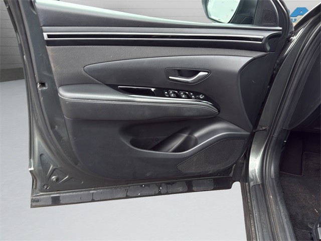 Hyundai Tucson Vehicle Full-screen Gallery Image 11