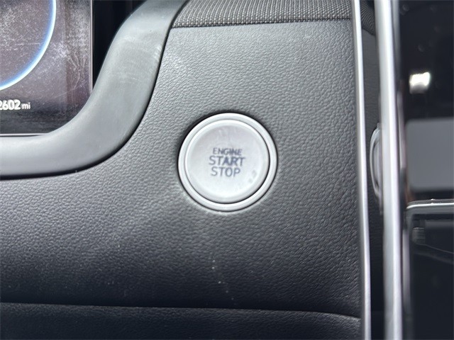 Hyundai Tucson Vehicle Full-screen Gallery Image 24