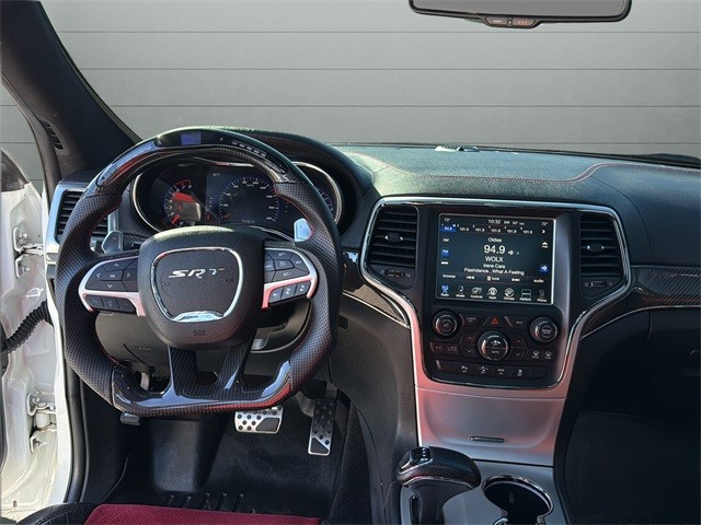 Jeep Grand Cherokee Vehicle Full-screen Gallery Image 12