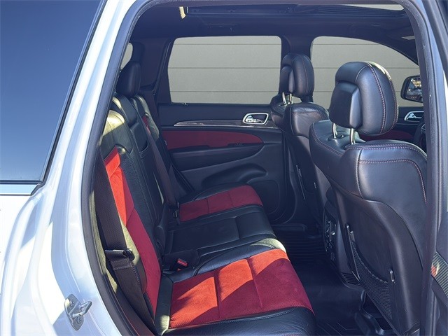 Jeep Grand Cherokee Vehicle Full-screen Gallery Image 14