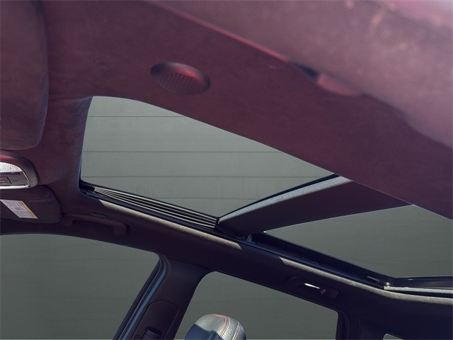 Jeep Grand Cherokee Vehicle Full-screen Gallery Image 16