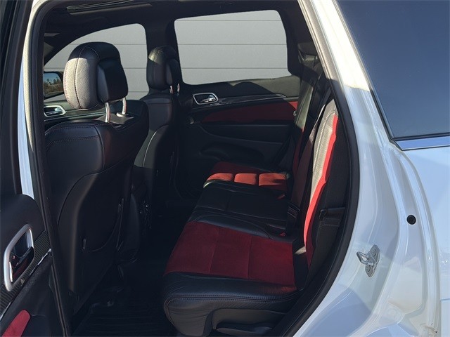 Jeep Grand Cherokee Vehicle Full-screen Gallery Image 17