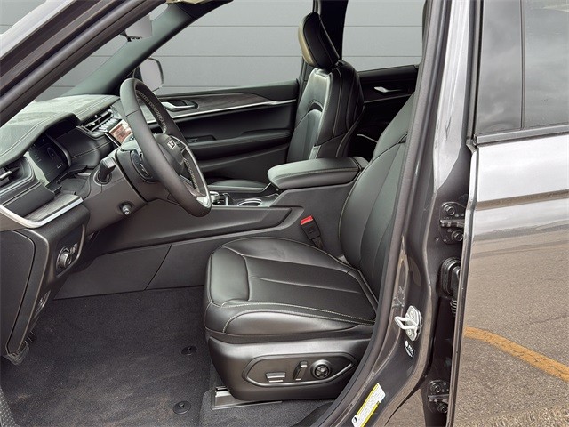 Jeep Grand Cherokee Vehicle Full-screen Gallery Image 10