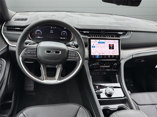 Jeep Grand Cherokee Vehicle Full-screen Gallery Image 12