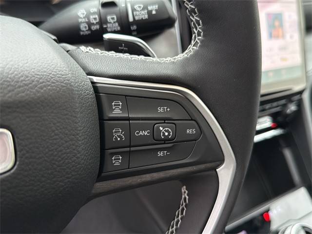 Jeep Grand Cherokee Vehicle Full-screen Gallery Image 19