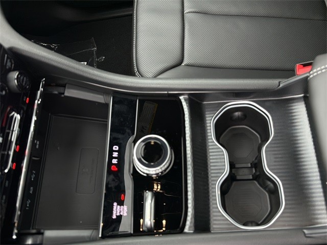 Jeep Grand Cherokee Vehicle Full-screen Gallery Image 21