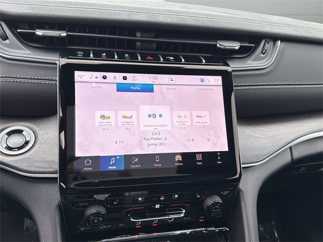 Jeep Grand Cherokee Vehicle Full-screen Gallery Image 22