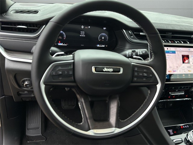 Jeep Grand Cherokee Vehicle Full-screen Gallery Image 27