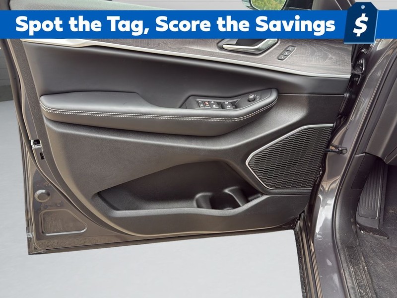 Jeep Grand Cherokee Vehicle Full-screen Gallery Image 11