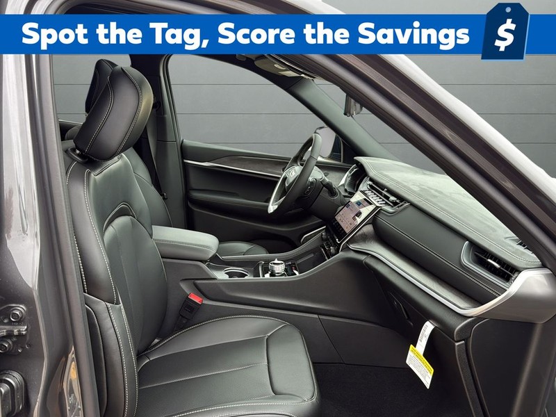 Jeep Grand Cherokee Vehicle Full-screen Gallery Image 15