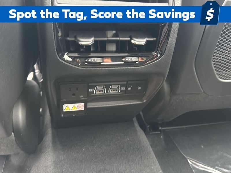 Jeep Grand Cherokee Vehicle Full-screen Gallery Image 18