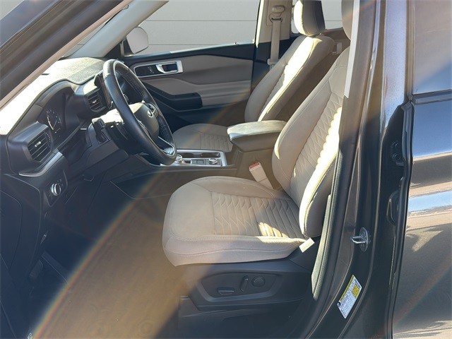Ford Explorer Vehicle Full-screen Gallery Image 10