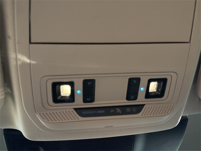 Ford Explorer Vehicle Full-screen Gallery Image 22