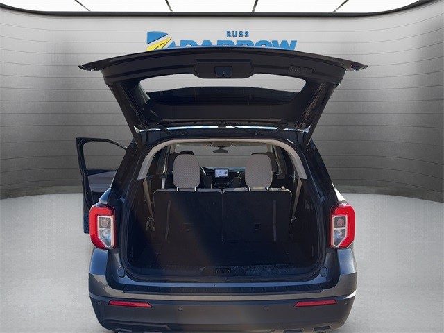 Ford Explorer Vehicle Full-screen Gallery Image 24