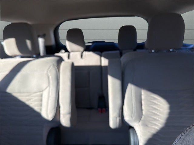 Ford Explorer Vehicle Full-screen Gallery Image 26