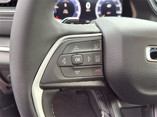 Jeep Grand Cherokee Vehicle Full-screen Gallery Image 9