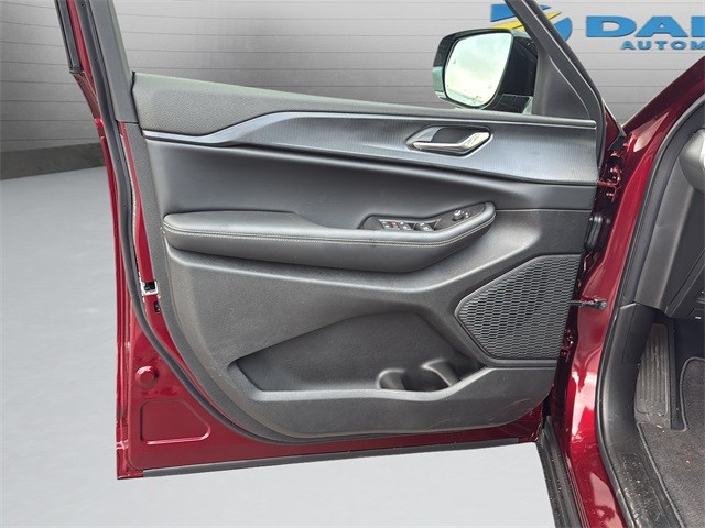 Jeep Grand Cherokee Vehicle Full-screen Gallery Image 11